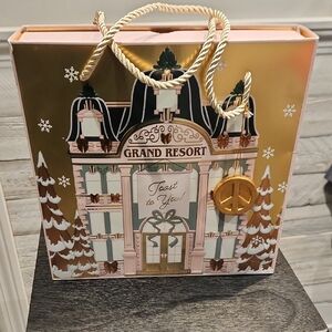 NWT Bath & Bodyworks Grand Resort Gift Bag with Gold Accents - 3pc Set